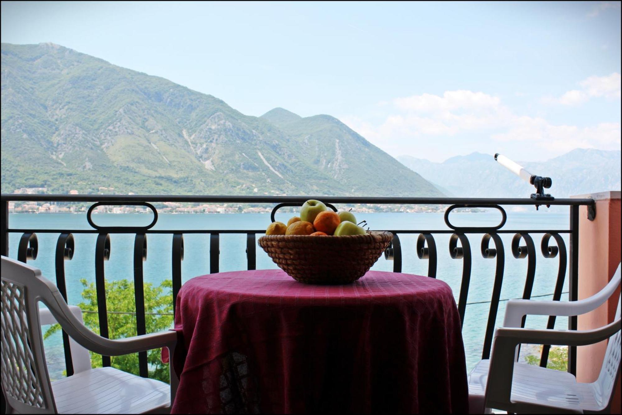 Accommodation Tomcuk Cattaro Esterno foto